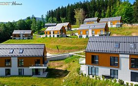 Wonder Home - Domki Hillside tuż przy stoku narciarskim - na terenie kompleksu plac zabaw i zewnętrzna siłownia, sklep, parking